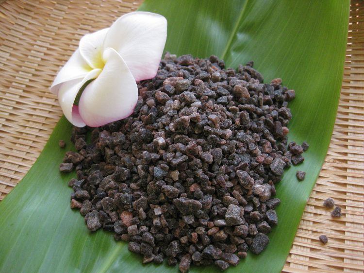indiskt svart salt kala namak friskt köp hawaii grönt blad blommar