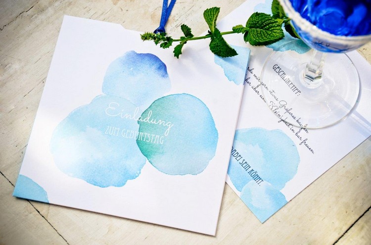 inbjudningskort födelsedag-akvarell-effekt-design-blå