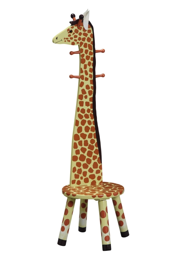 individuell-barn-garderob-gjord i trä-giraff-stol-stå-kreativ