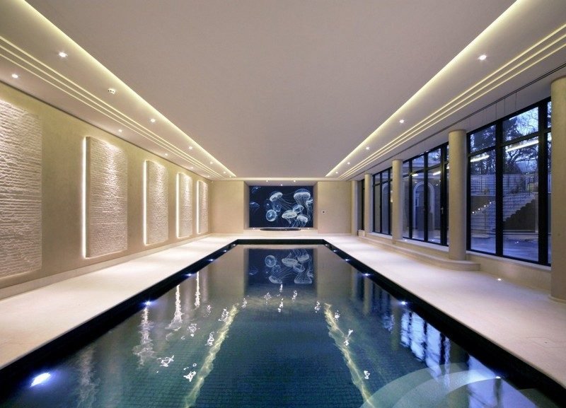 Inomhus-pool-bottenvåning-bygga-uterum-design-idéer