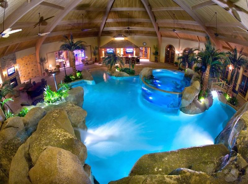 Inomhus-pool-grotta-palm-källare-bygg-idéer
