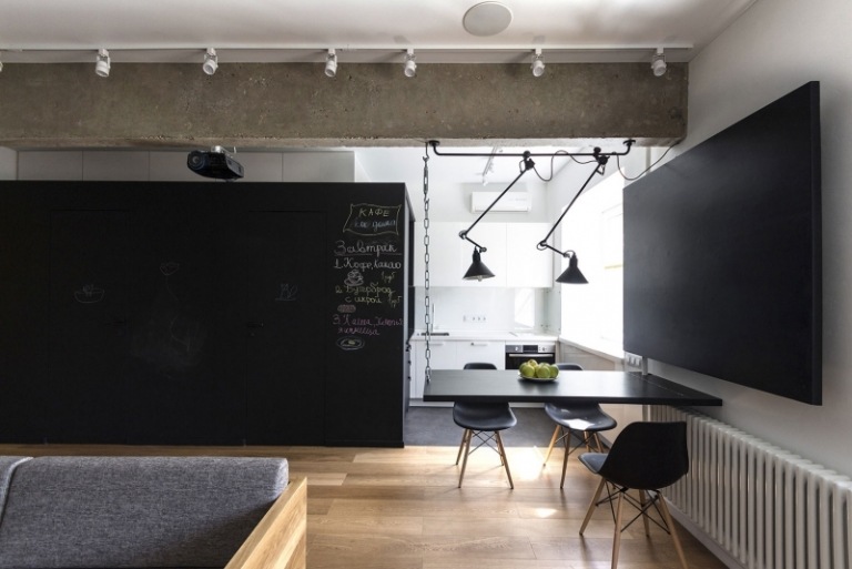 inomhus-lekplats-hemma-vardagsrum-modul-soffa-funktioner-inbyggt-skåp-kök-svart-vit-tavla-färg