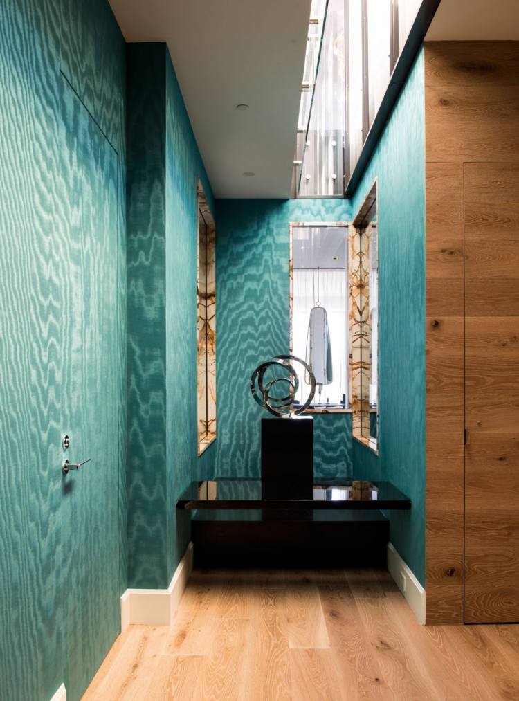 industri-chic-lyx-loft-lägenhet-hall-väggbeklädnad-plywood-blå-turkos