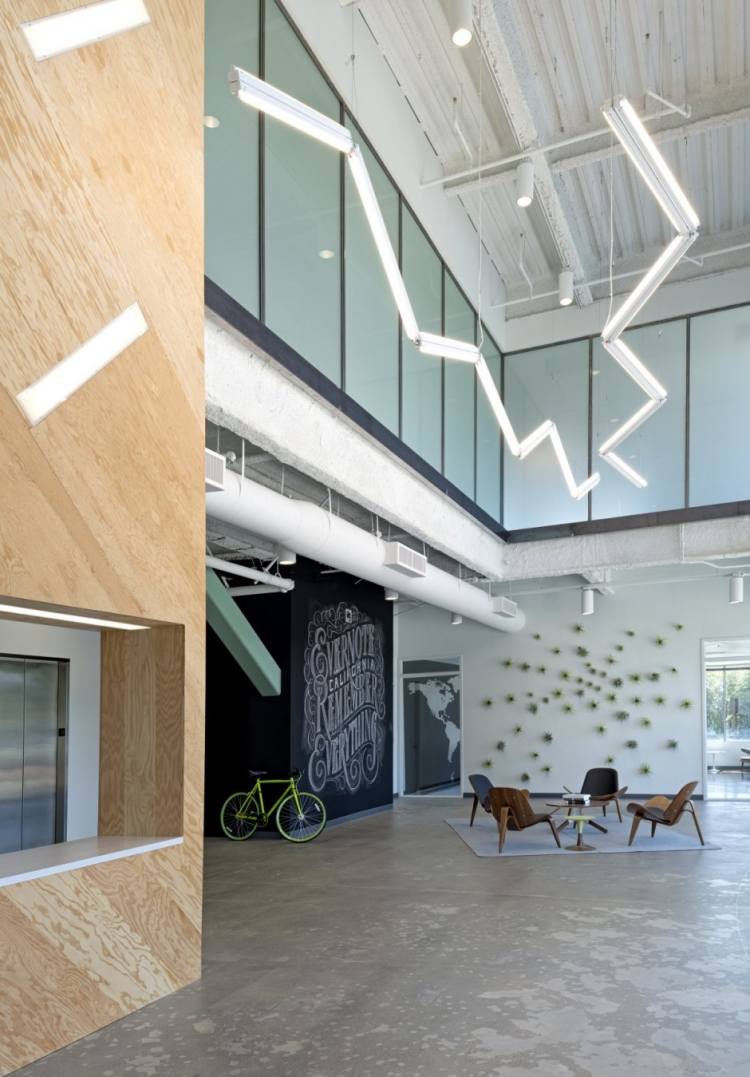 industriell design-möbler-loft-lampor-lekfulla-bord-stolar-plywood-cykel
