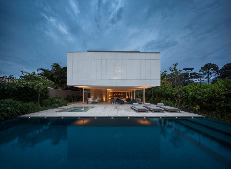 infinity-pool-terrass-trädgård-modern-volla-brazil-palmer