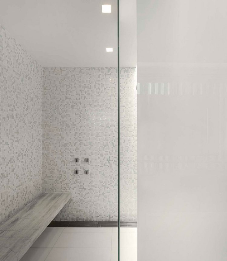 badrum-modern-grå-dusch-mosaik-betong-optik