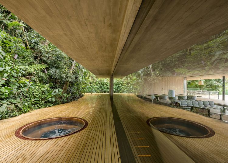bubbelpool-terrass-betong-hus-djungel-brasilien-trägolv