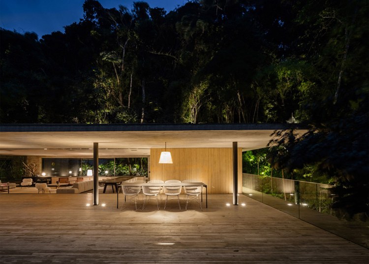 infinty-pool-terrass-hus-djungel-brasilien-utomhusbelysning