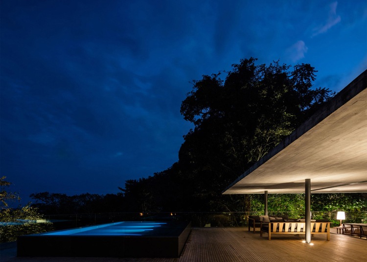 infinty-pool-terrass-hus-djungel-brazil-terrass takläggning