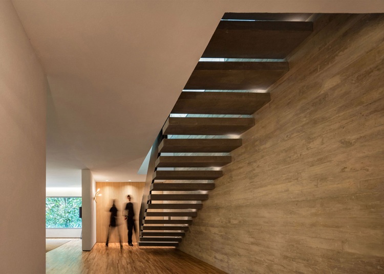 betong-trappor-hus-minimalistisk-djungel-brasilien