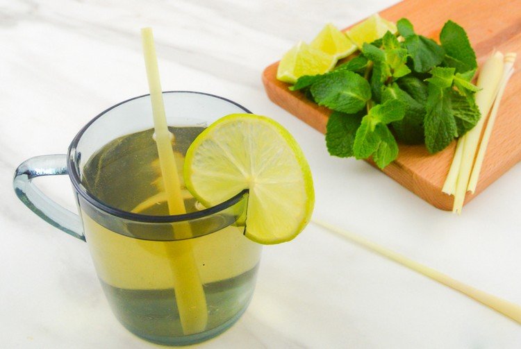 Ingefära recept för en kall drink med citrongräs