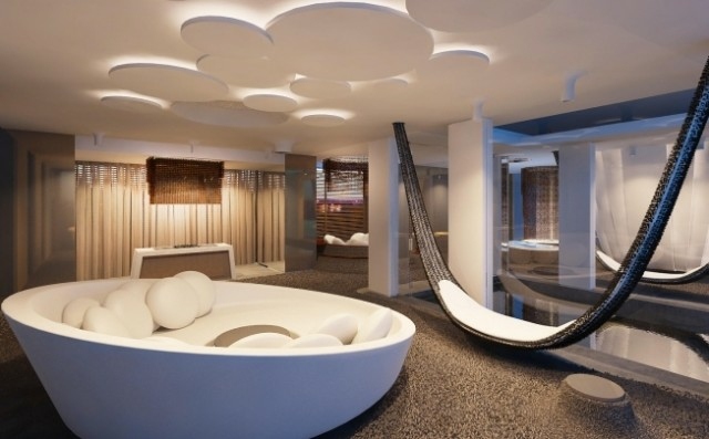 Vit soffa-stora-runda-element-i-loftet-fritidshus