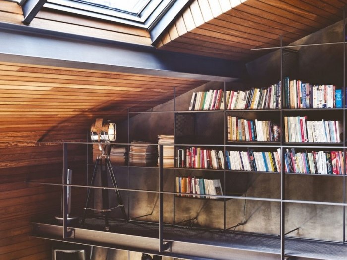 Långt vägghusbibliotek-takfönster-karaköy-takvåning-interiör-arkitektur