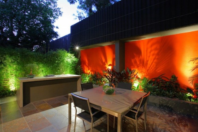 Idéer bakgård belysning grön sekretess skärm orange vägg
