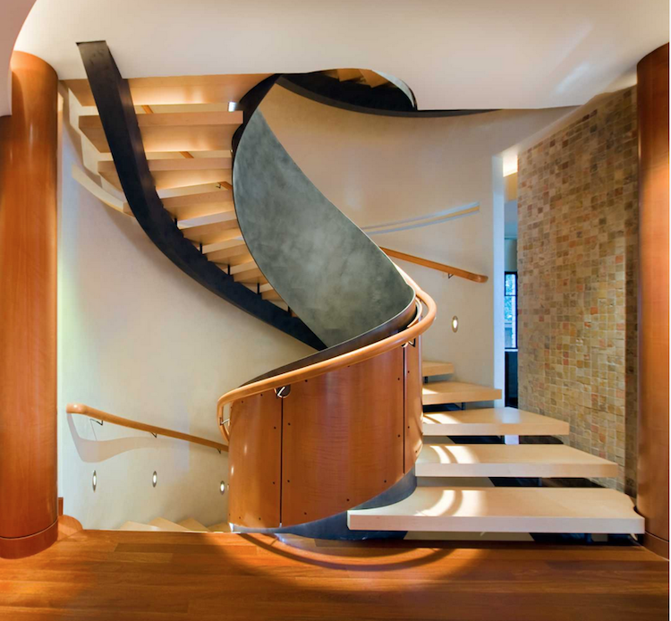 interiör-trappa-modern-design-välvd-trappa-spiraltrappa-trä-belysning