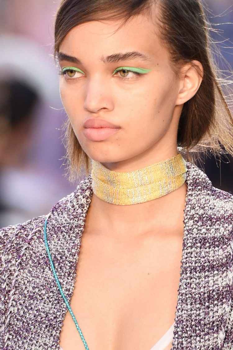 Neon eyeliner trend sommar ögonmakeup