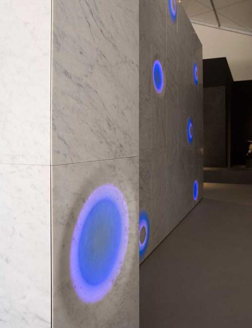 väggplattor LED -belysning textur lättnad bolla incontroardito