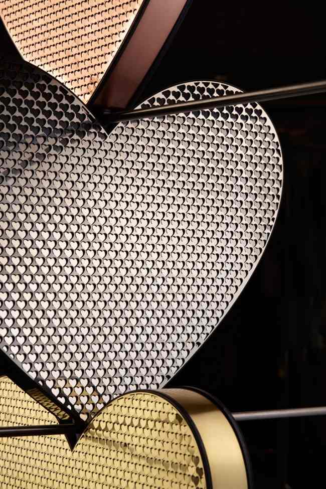 Texturerad hjärtformad kakelyta Inredning Damaris-at Harrods
