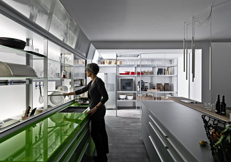 köksskåp design grön-högglans-minimalistisk-belysning-köksö