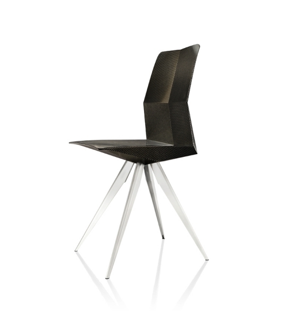 r18 innovativ stol svart kolfiber lätt design