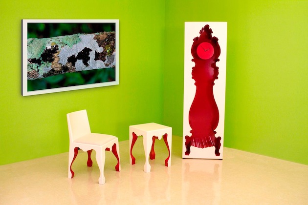 inside out furniture series från polart stående urristningar röd