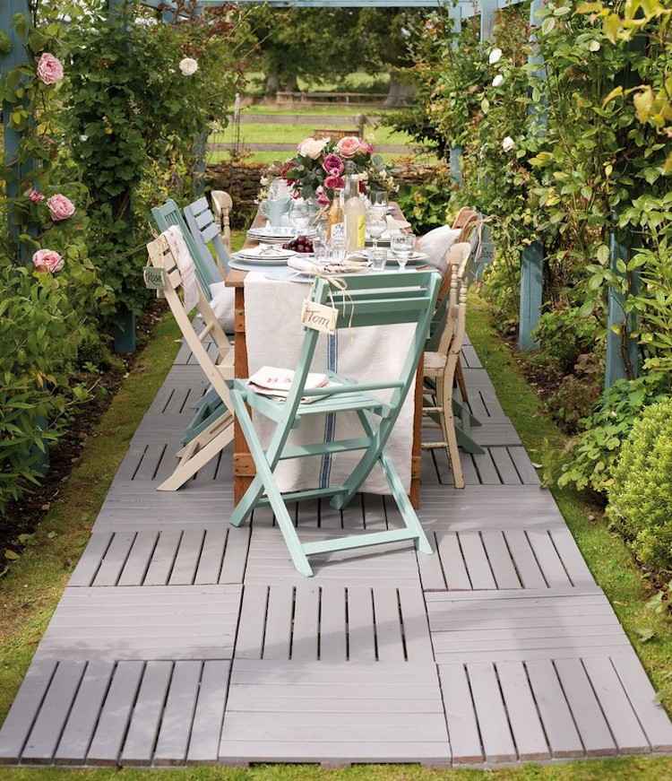 Golv i trädgården wpc-plattor-gräsmatta-matbord-underlag