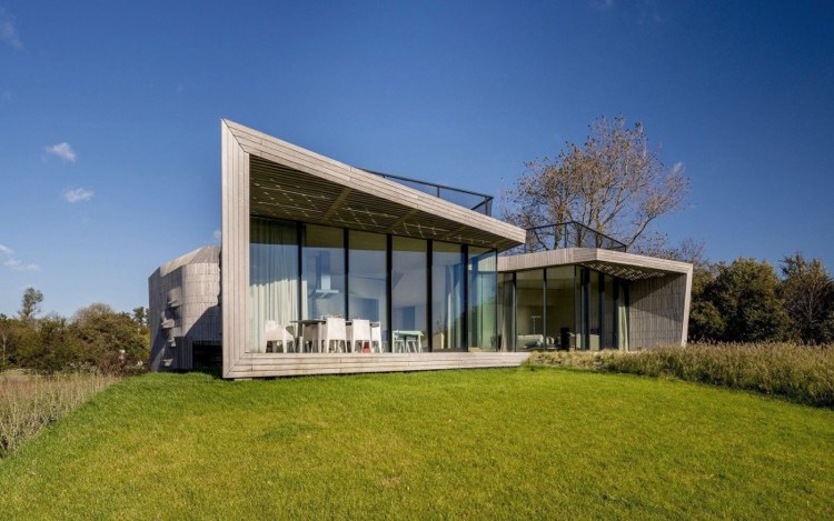 Intelligent levande -energi-effektiv-modern-arkitektur-glas-betong