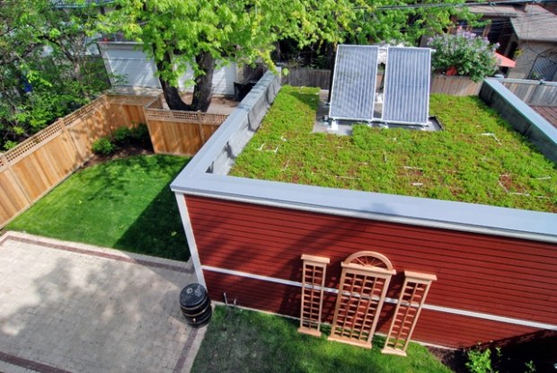 omfattande grönt tak med solcellsutrustade hållbar arkitektur