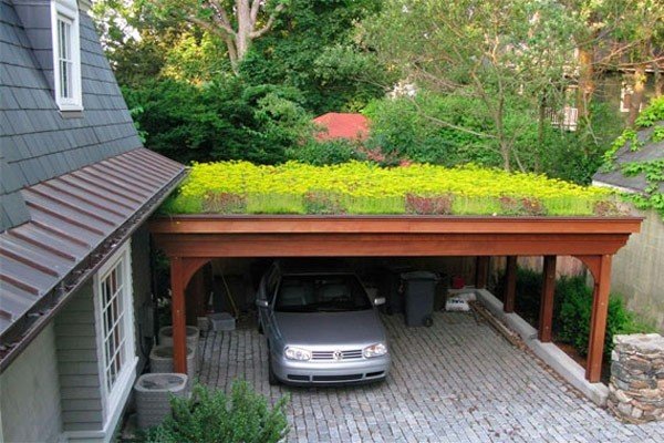 omfattande grönt tak på garage-stadslandskap