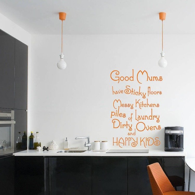 kök-vägg-design-idéer-roligt-orange-typsnitt-text-säger