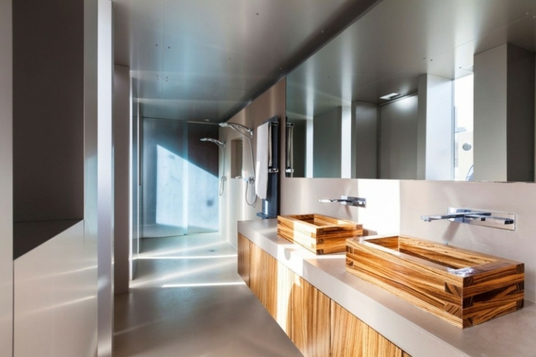 interiör betong aluminium badrum återvunnet trä handfat öppen dusch