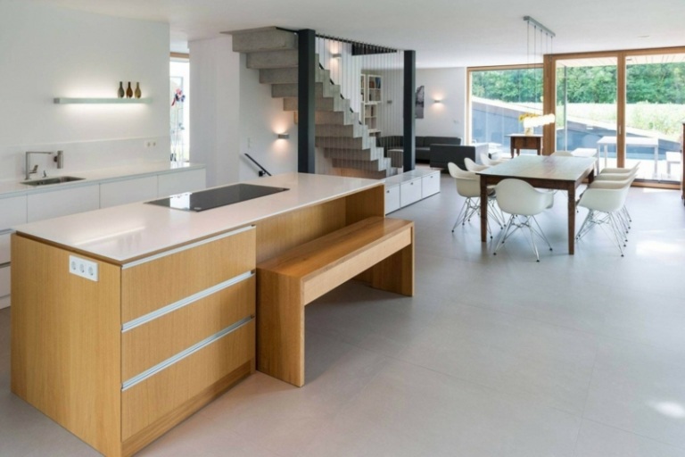 interiör av trä och betong kök ö ljus bänk grå golv