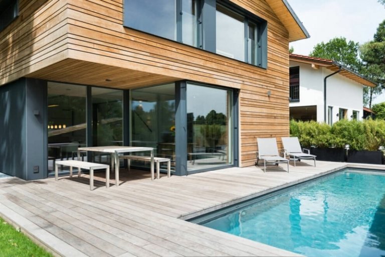 trä och betong invändig pool modern fönsterhäck