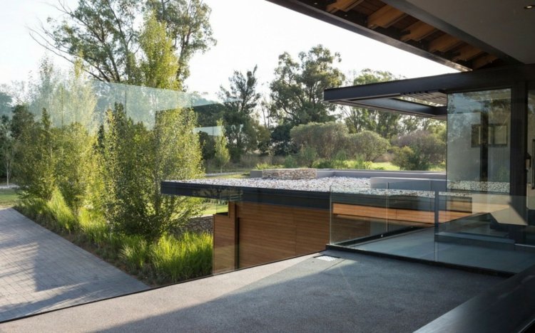 interiör av naturmaterial garage trä design modernt tak