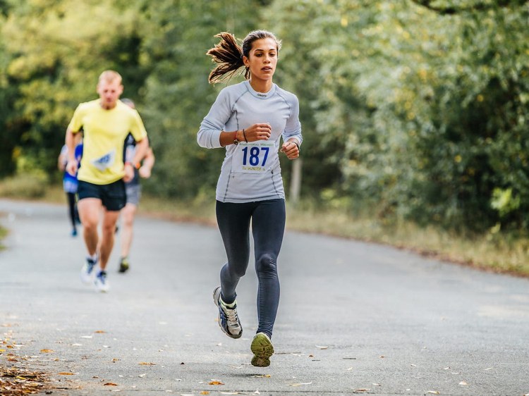 Att springa ett maraton är farligt för dina knän och leder