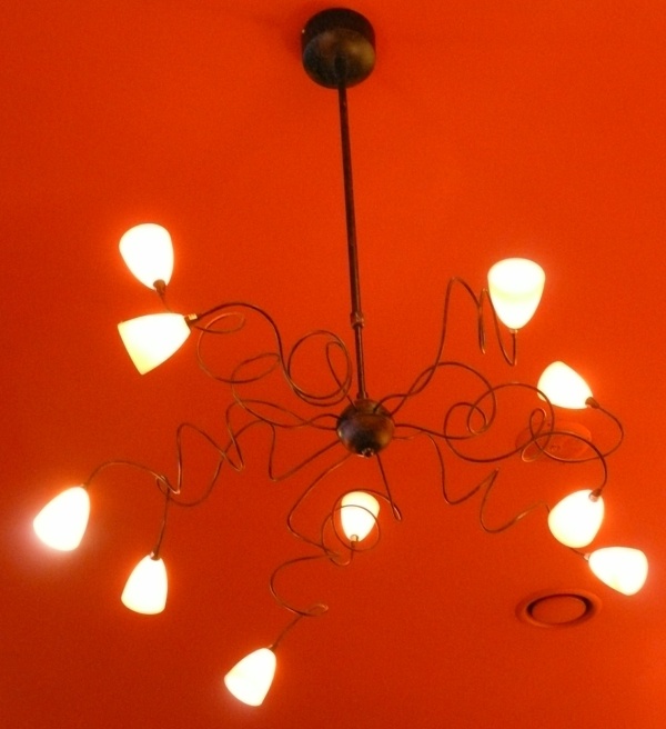modern hängande lampdesigner rött tak