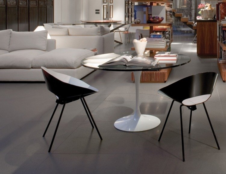 Italienska designmöbler-stol-svart-skal-ben-metall-plast-bord