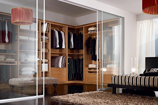 modern-walk-in-closet-sovrum-glasdörr