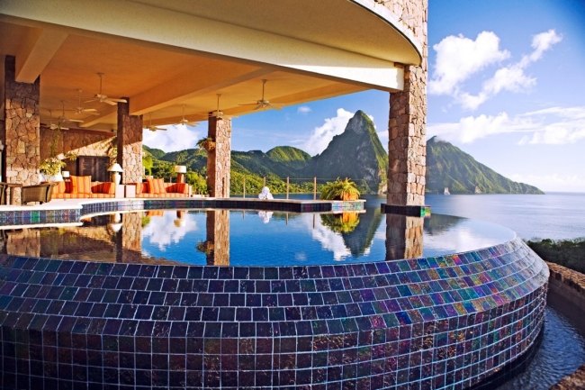 vardagsrum infinity pool fred frihet vacker