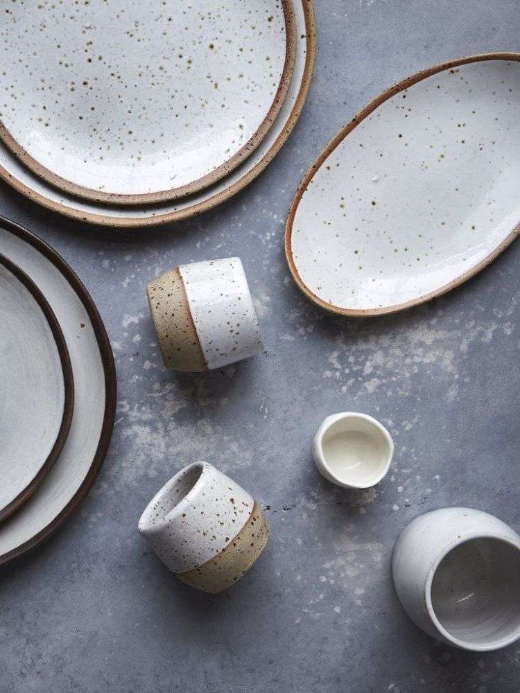 Keramik i japansk levande stil för matbordets idéer och mönster