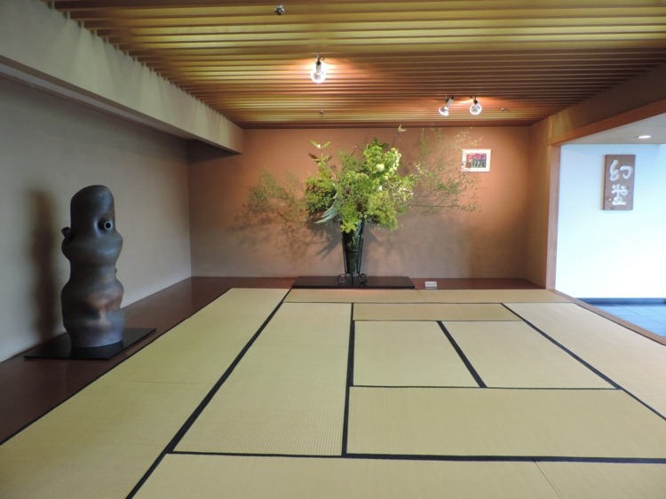 japansk-dekoration-tatami-golv-inspiration-bindande gräs-växt-skulptur