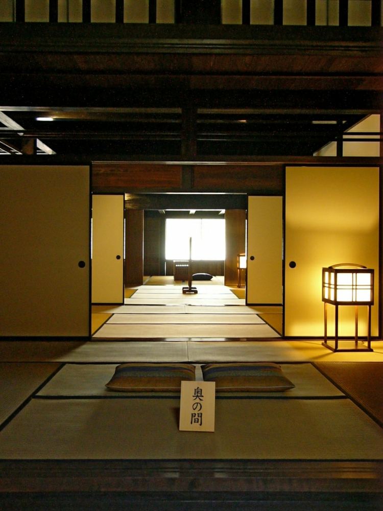 japansk-deco-tatami-okada-hus-skjutdörr-golvlampa-orientalisk