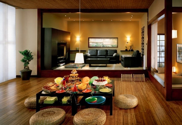 deco japanskt vardagsrum inredning bord golv sittdynor korg parkett kök