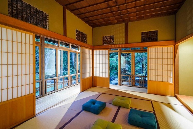 japanska-hus-inredning-minimalistisk-möblering-sittdynor