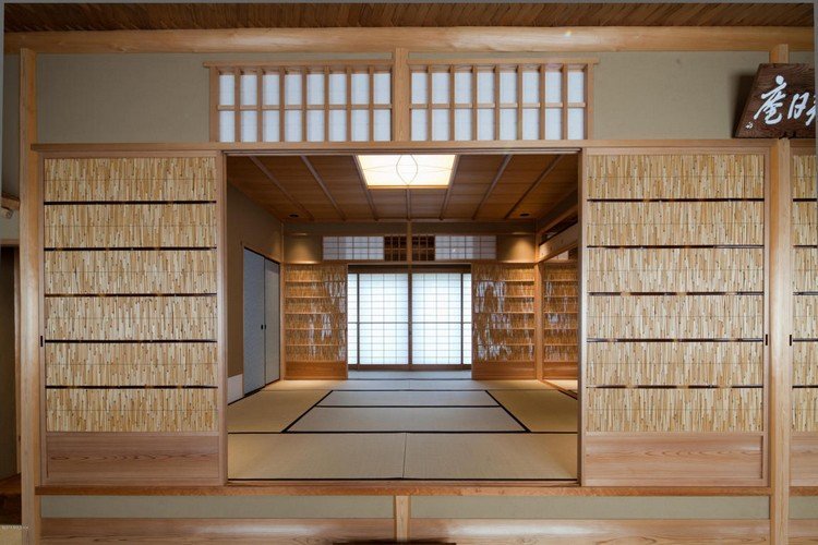 japanska-hus-trä-tak-tatami-mattor-golv-traditionella