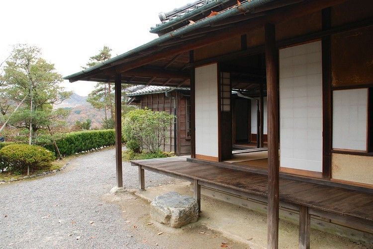 japanska-hus-arkitektur-veranda-tak-trä