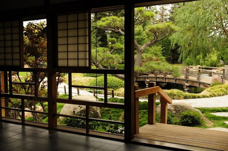 japanska-hus-landskapsarkitektur-hus-omgivet av natur