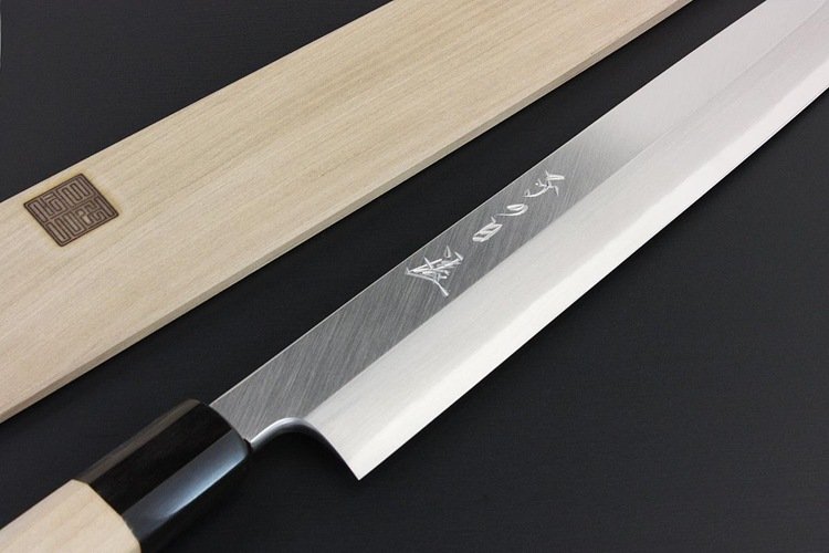 Japanska knivar av högkvalitativt kolstål