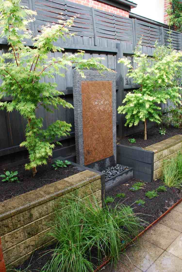japansk-lönn-zen-trädgård-vatten-vägg-sten