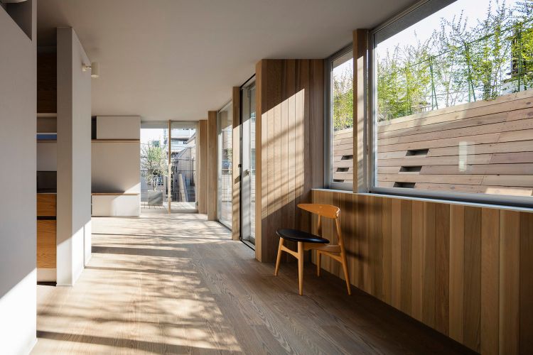 japansk design hus arkitektur innovativ design träbeklädnad golv utanför vy takterrass sekretess skärm